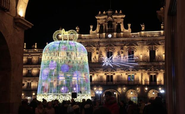La campana de Navidad de la Plaza Mayor tiene las horas contadas