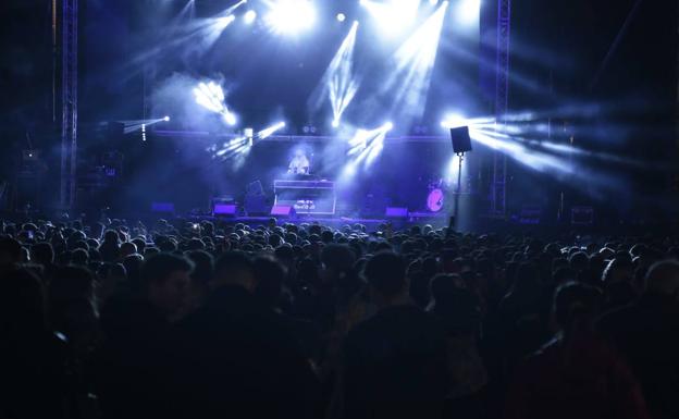 Un fuerte despliegue de seguridad en la plaza y primeras intervenciones