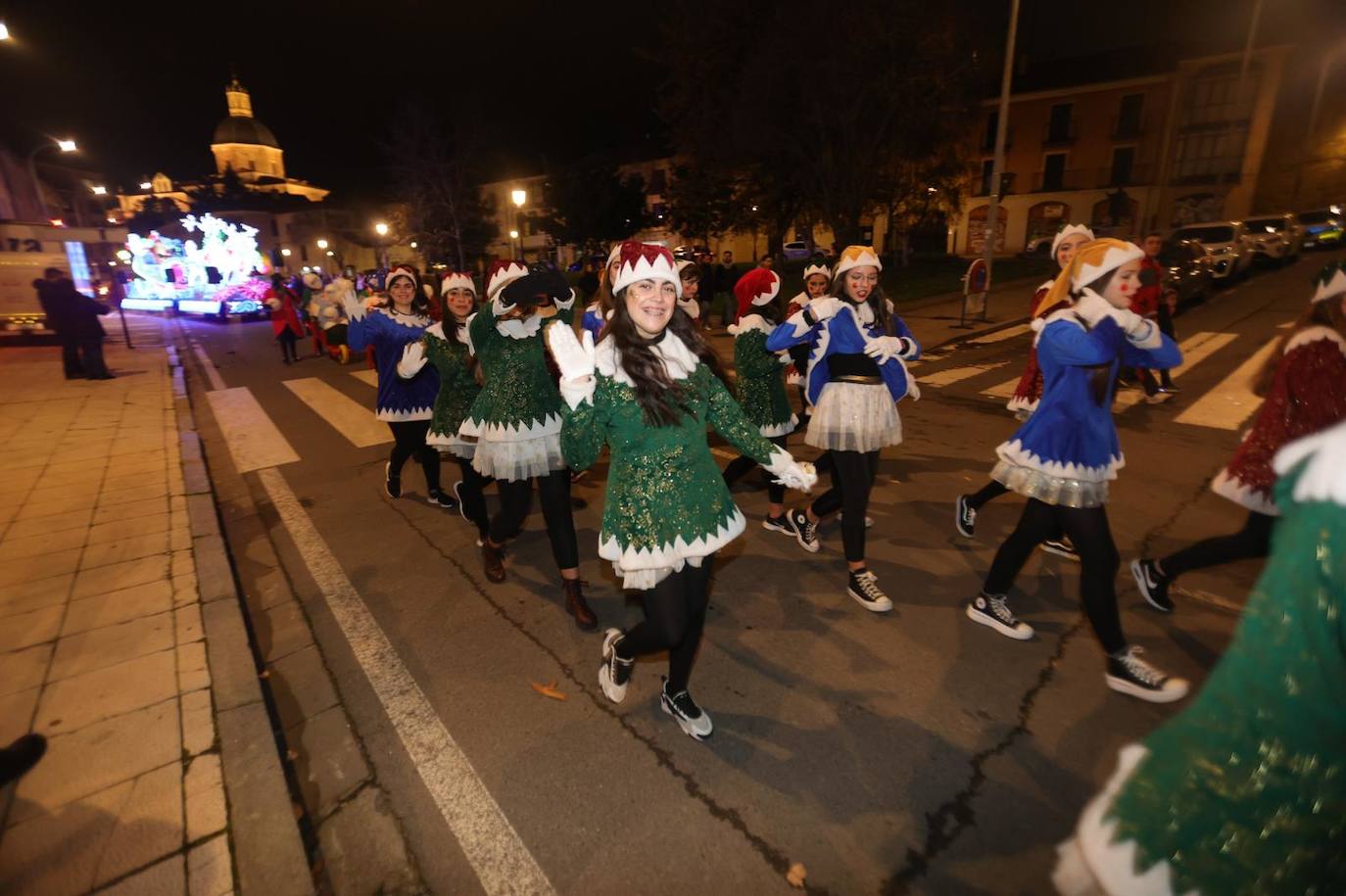 La llegada de Papá Noel revoluciona a los más pequeños salmantinos