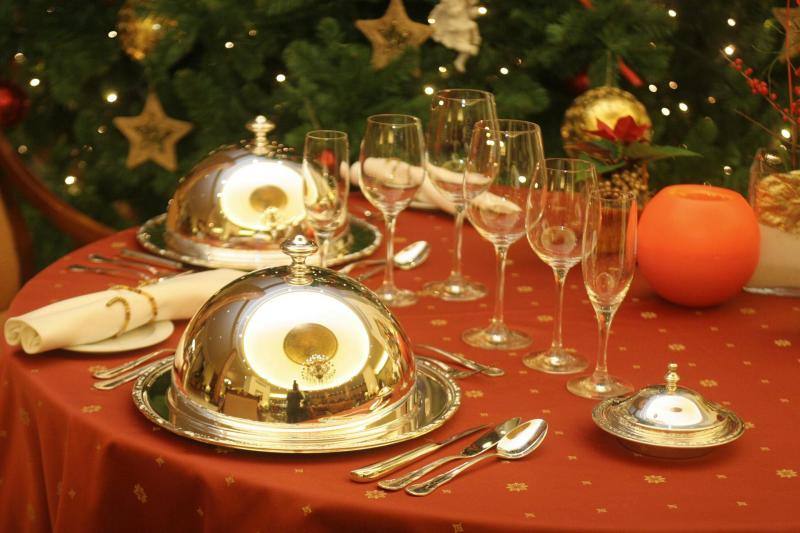 Adiós al dilema navideño: así puedes decorar la mesa de forma fácil