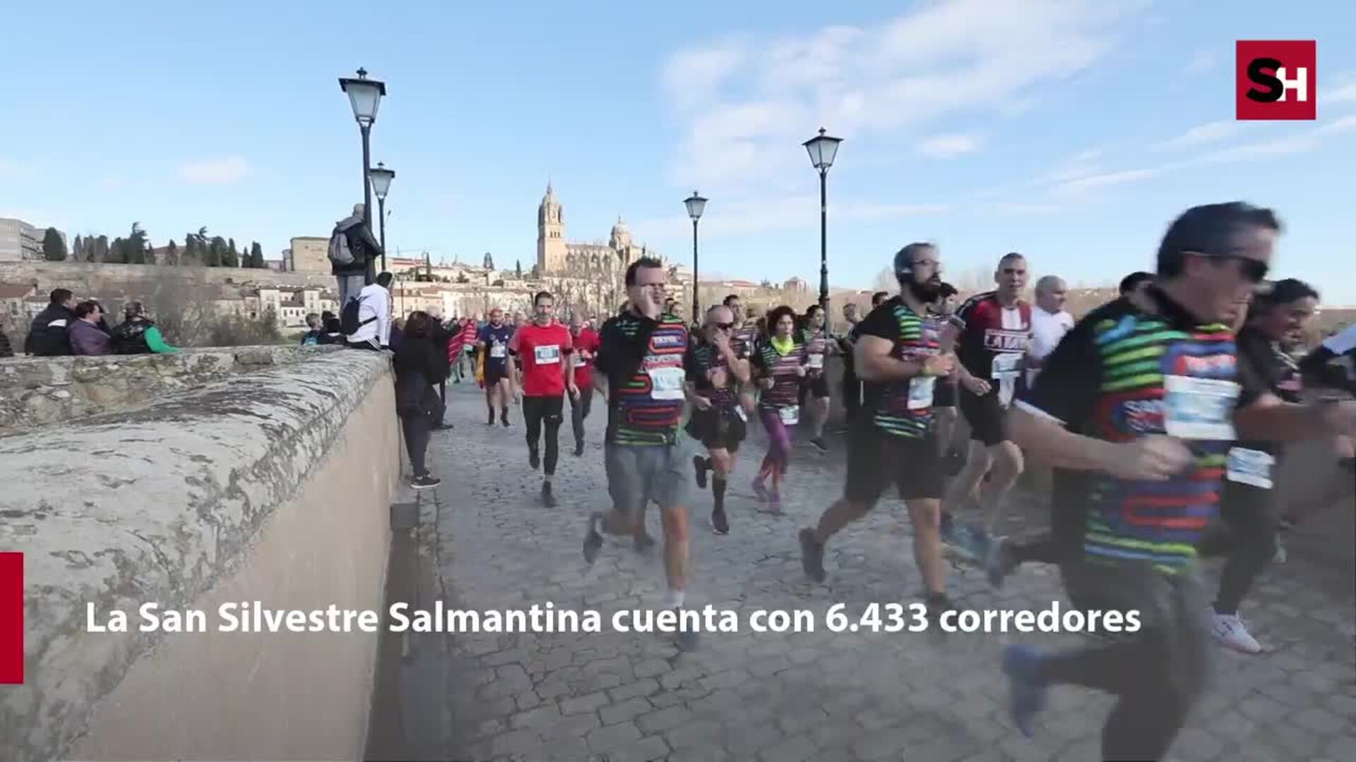 La San Silvestre Salmantina, a su paso por el Puente Romano de Salamanca