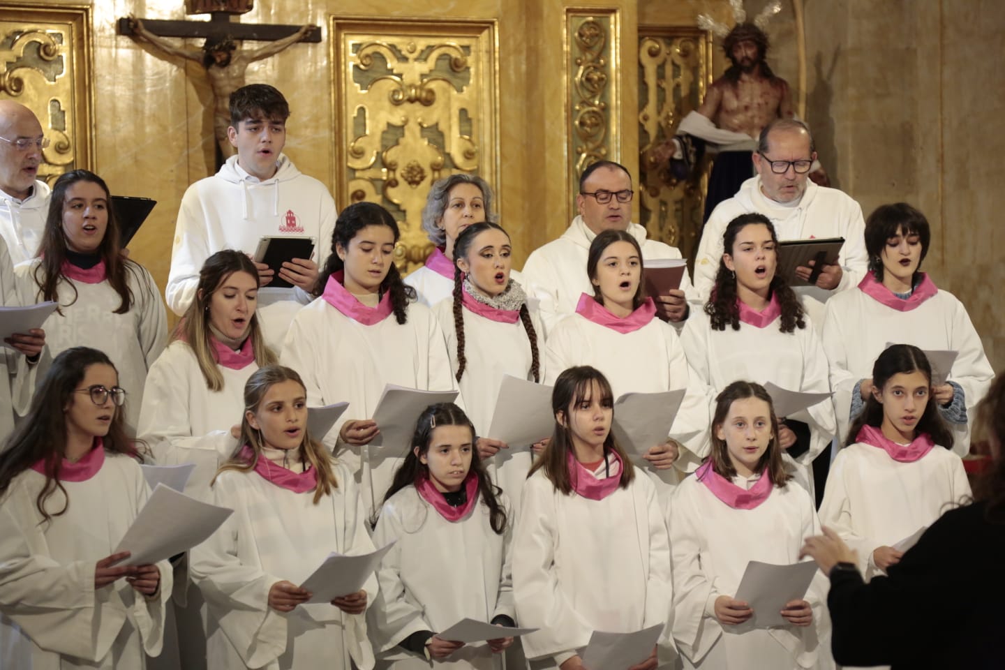 Cantores recorren en procesión las calles de Salamanca y elogian la Navidad con un gran concierto