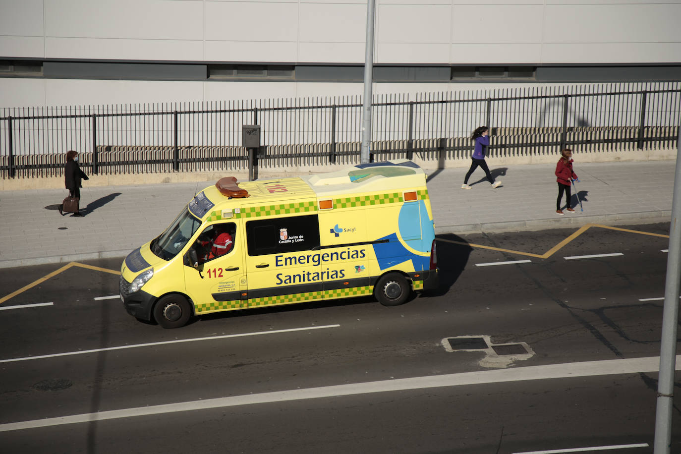 Tres heridos tras volcar un turismo en la A-62 en Galindo y Perahuy