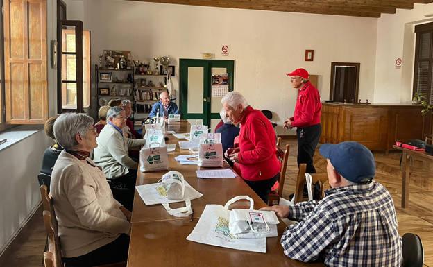 Más de 750 personas mayores que viven solas en Salamanca son apoyadas por Cruz Roja