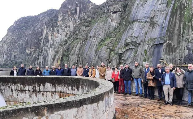 Los municipios ribereños del Duero protagonizan una 'visita de cine' a la presa de Aldeadávila