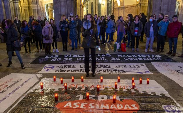 Salamanca ilumina su repulsa contra la violencia machista
