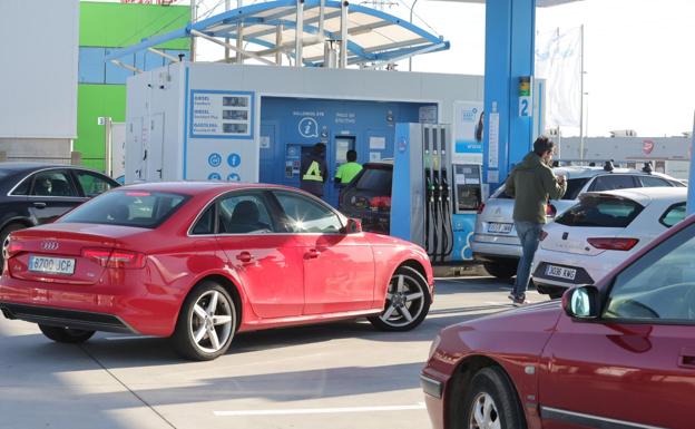 El fin del descuento de los 20 céntimos genera algunas colas en las gasolineras de Salamanca