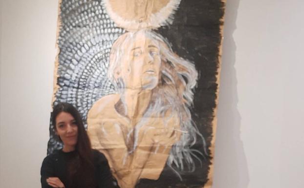 Aquitania Peral abre con 'La Dama Roja' la programación de la sala de exposiciones del Espacio Joven