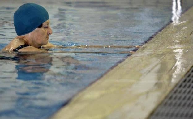 Abre el plazo de inscripción del programa de natación para personas mayores