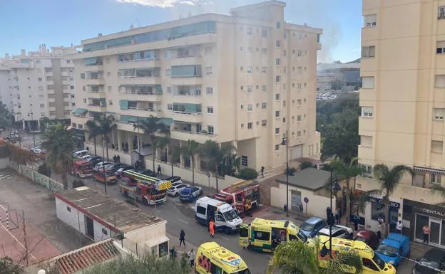 Dos fallecidos en el incendio de un piso en Fuengirola