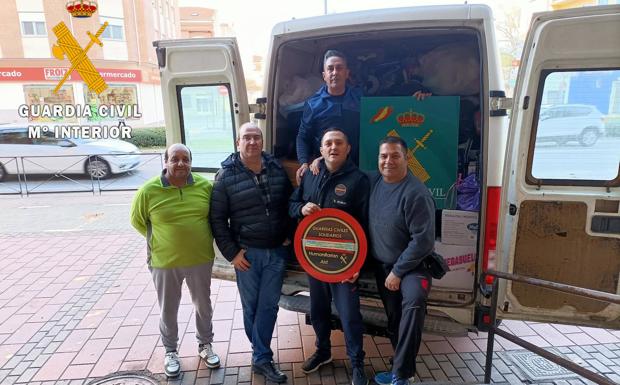 La Guardia Civil ayuda al Centro materno-infantil 'Ave María' de Santa Marta de Tormes