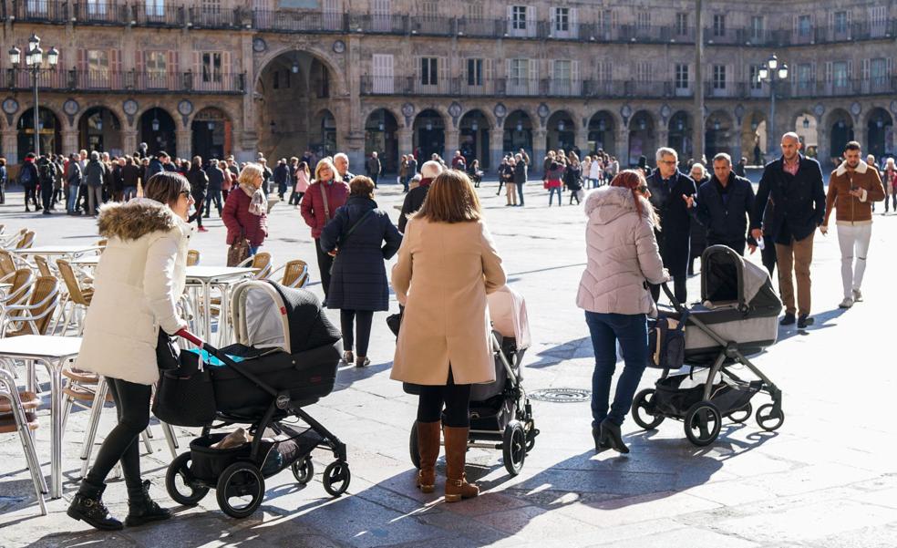 La maternidad tardía en Salamanca: el primero a la edad que en los 80 se tenía al tercero