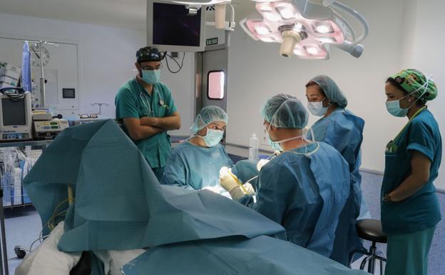 Salamanca, con 166 días, encabeza la lista de espera para operarse en Castilla y León