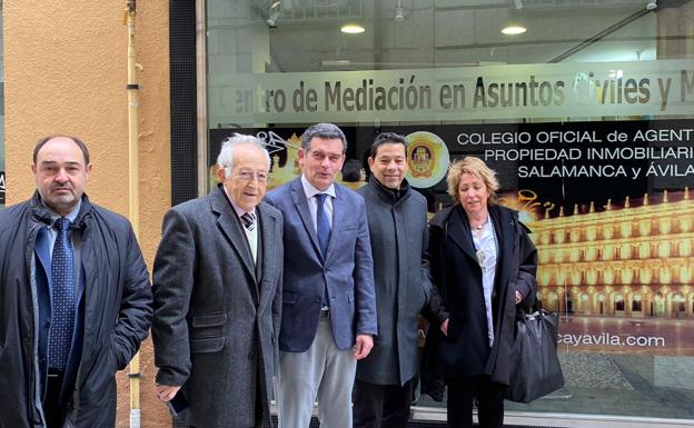 Los agentes de la propiedad inmobiliaria y los agentes inmobiliarios se integran en una asociación