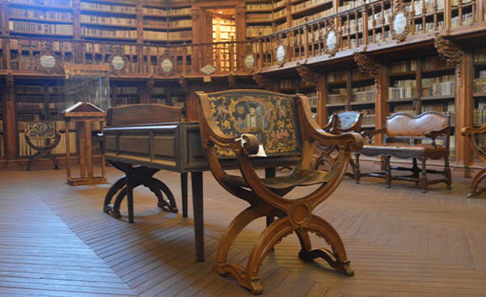 La USAL culmina la restauración de la sillería antigua de la Biblioteca General Histórica