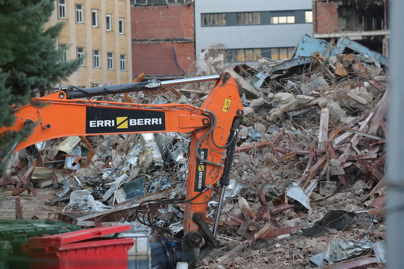 La demolición del edificio más alto del viejo Clínico de Salamanca es inminente