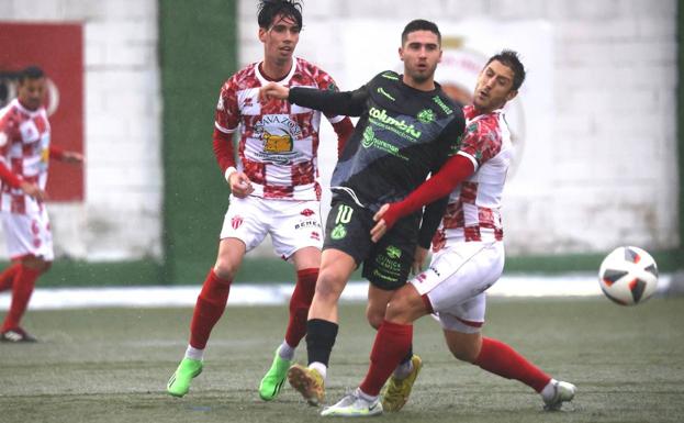 El Guijuelo recupera hoy los 25 minutos que le restan del duelo aplazado ante el líder Arenteiro