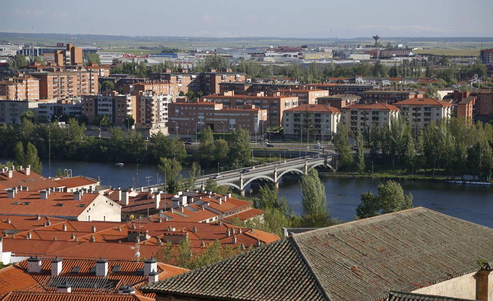 El barrio más rico de Salamanca y los más humildes: vivir con la mitad con solo cruzar el Tormes