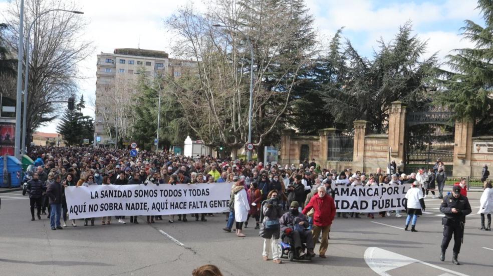MIles de personas participan en la Marea Blanca de Salamanca