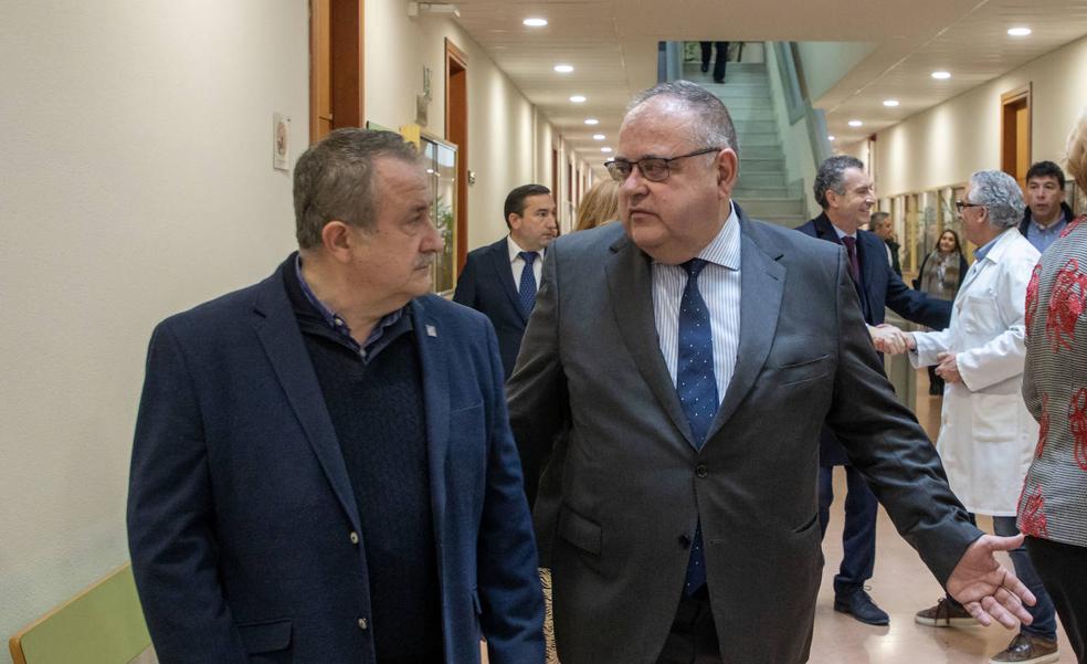 El consejero de Sanidad señala que «todas las contrataciones de médicos han sido legales»