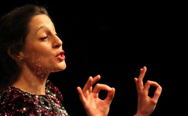 La soprano Adriana Viñuela y la pianista Elisa Rapado dará mañana un concierto didáctico