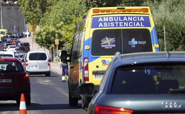 Trasladado al hospital un joven de 17 años tras chocar su patinate con un turismo