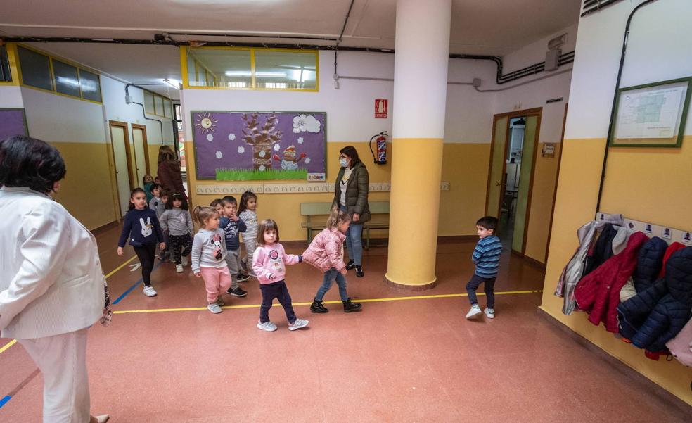 La Junta extenderá la educación gratuita a los escolares de 1 a 2 años