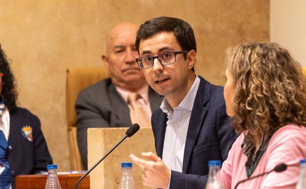 El PSOE reprocha a García Carbayo «su sectarismo y uso partidista del Ayuntamiento de Salamanca»