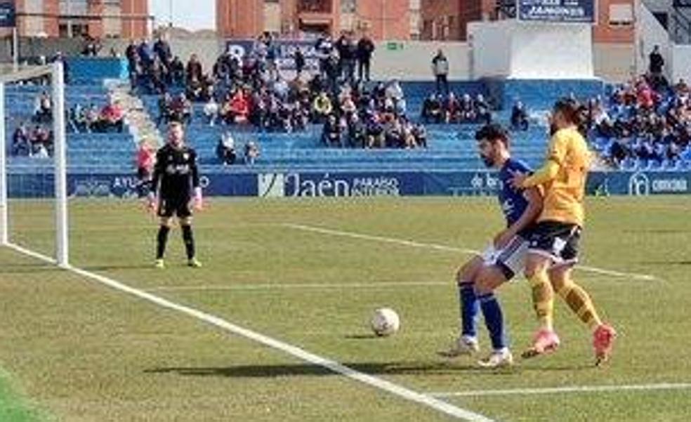 El horror inicial pesa más que la reacción final y Unionistas cae en Linarejos