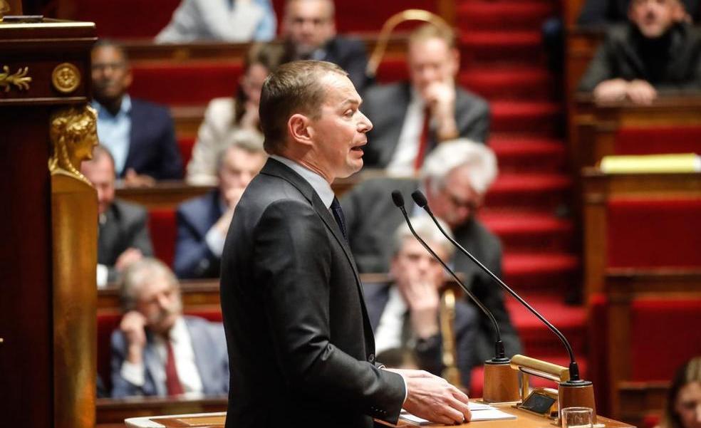«Asesino», «impostor»; así son los insultos que se cruzan los parlamentarios franceses