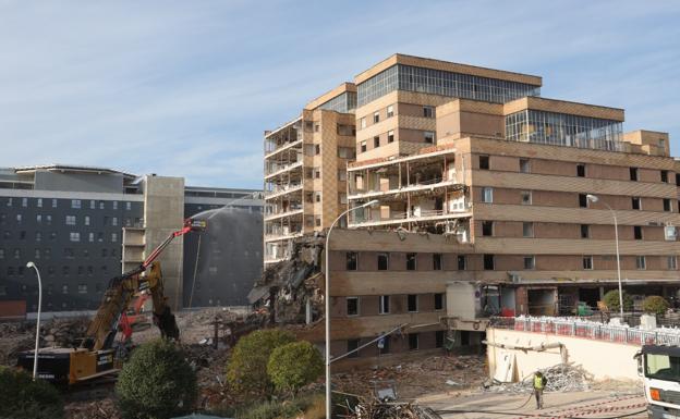Las históricas urgencias ceden en el derribo del antiguo hospital de Salamanca