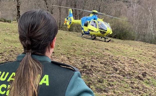Trasladado a Salamanca un hombre en estado grave tras volcar su tractor en Zamora