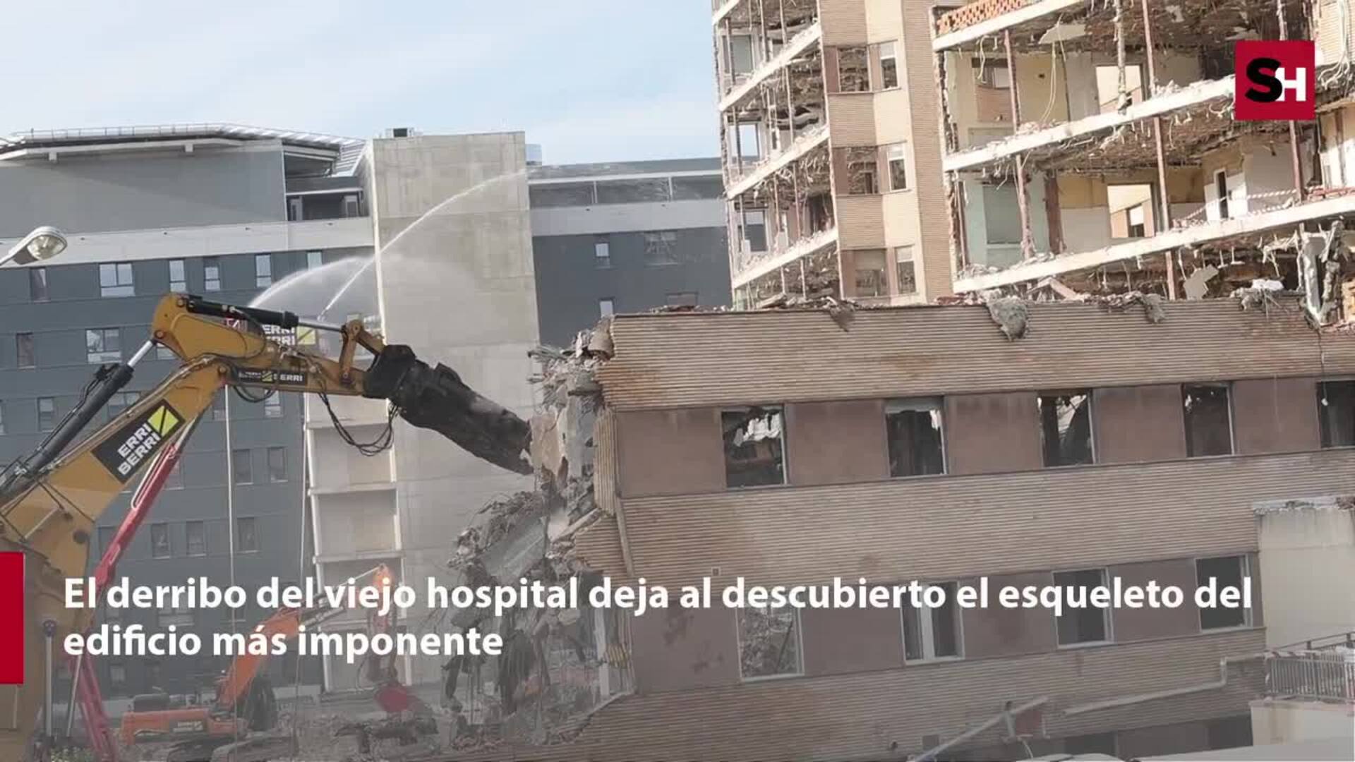 Derribo del acceso principal del viejo hospital