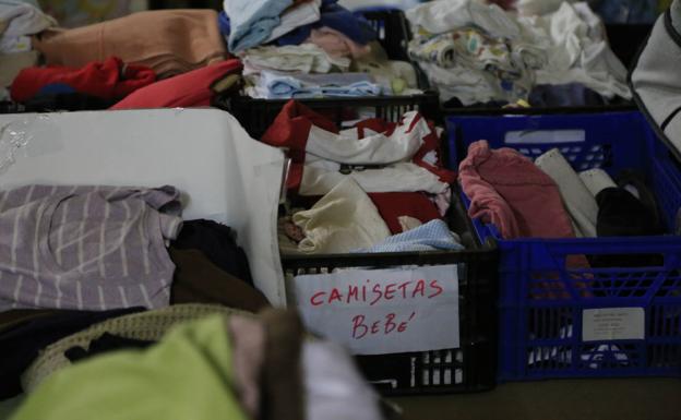 La solidaridad cotidiana de un ropero salmantino que no deja de pensar en global