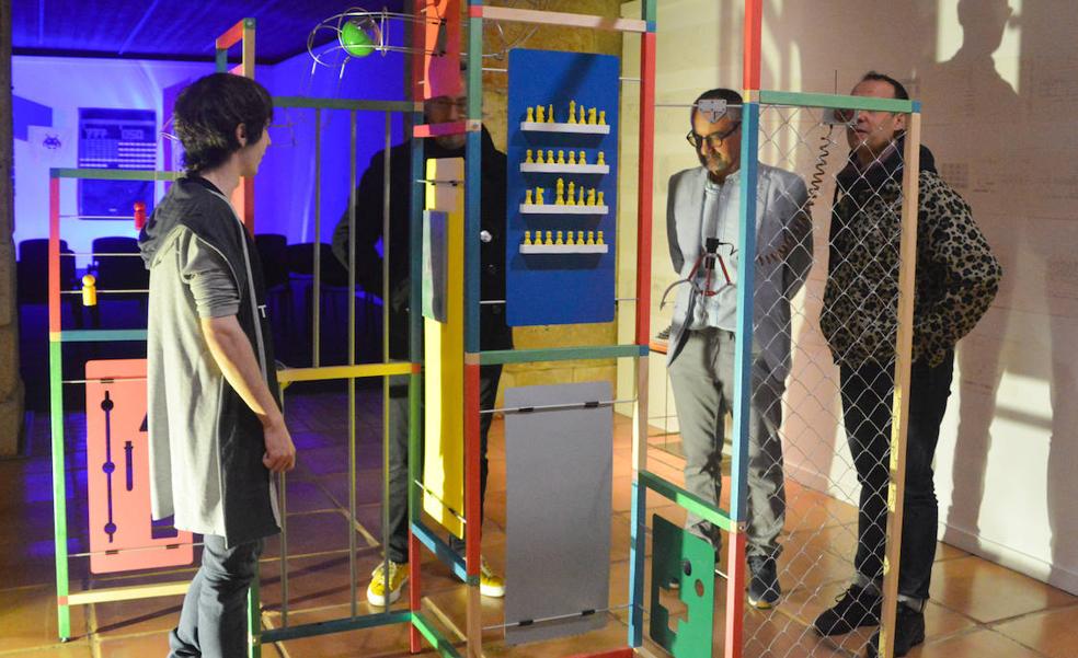 El artista Javier González Añíbarro presenta la exposición sobre videojuegos 'Meta-proyecciones'