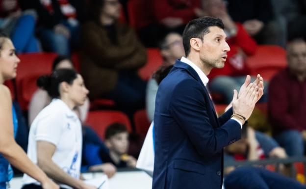 Pepe Vázquez: «Necesitamos al público para las dos finales ante Girona»