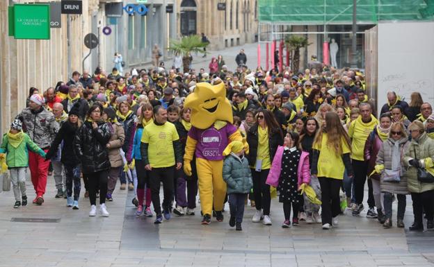 Salamanca se tiñe de amarillo y da voz a las enfermedades raras