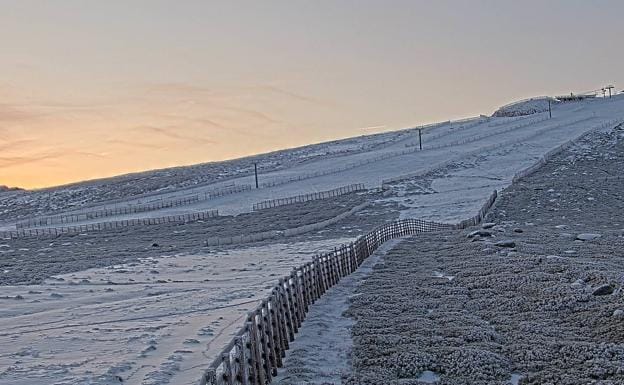 La estación salmantina de La Covatilla vuelve a 'congelarse' con casi -7 grados esta mañana