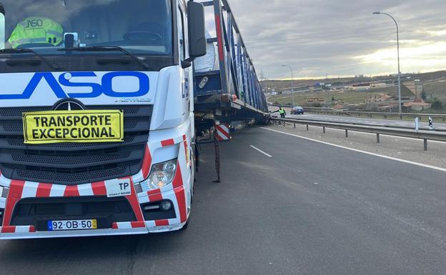 Un camión cruzado en la A-62 obligó a cortar todos los carriles