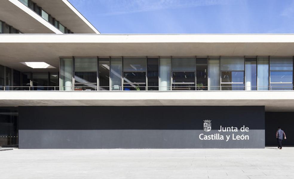La plantilla de trabajadores públicos en Salamanca es la que menos merma en el último año