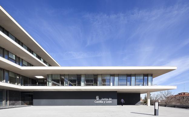 La plantilla de trabajadores públicos en Salamanca es la que menos merma en el último año