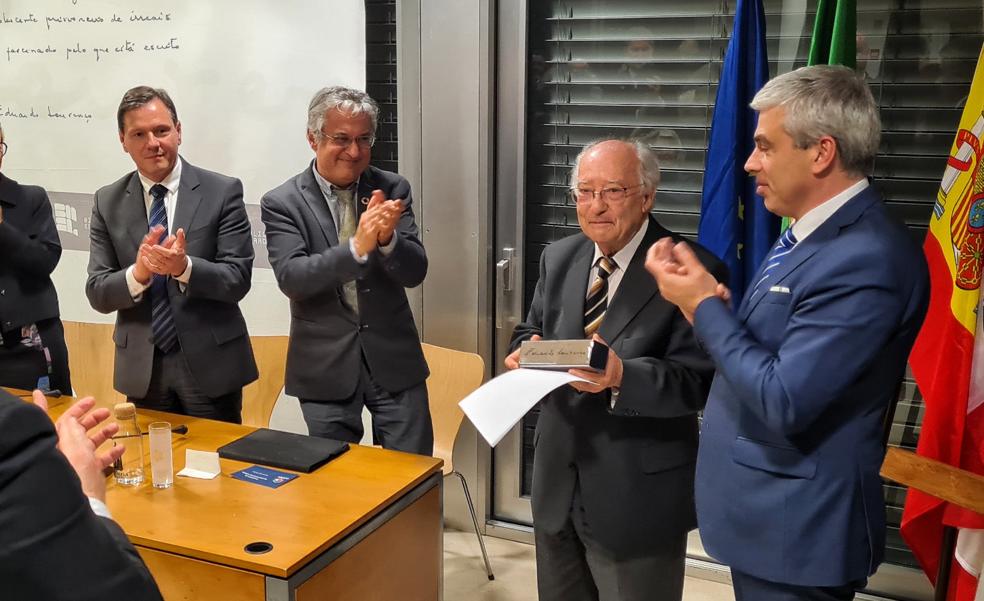 Valentín Cabero, catedrático jubilado de la USAL, recibe el premio Eduardo Lourenço 2022