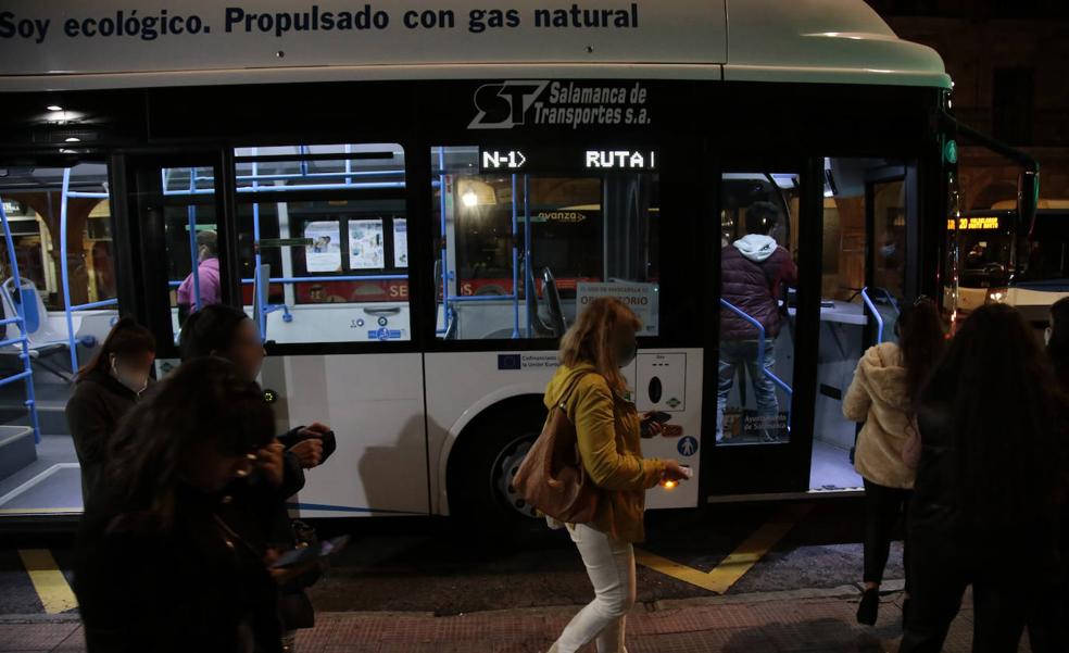 El bus antiacoso de Salamanca, una opción poco conocida para bajarse más cerca