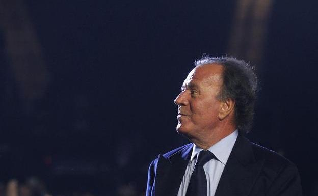 Julio Iglesias: «Isabel Preysler es una mujer diez»