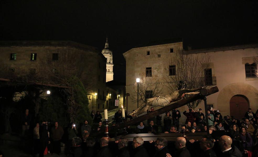 El Cristo de la Luz recorre las calles salmantinas en una procesión extraordinaria