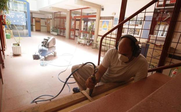 La Junta hará reformas en 42 centros educativos de la provincia este verano