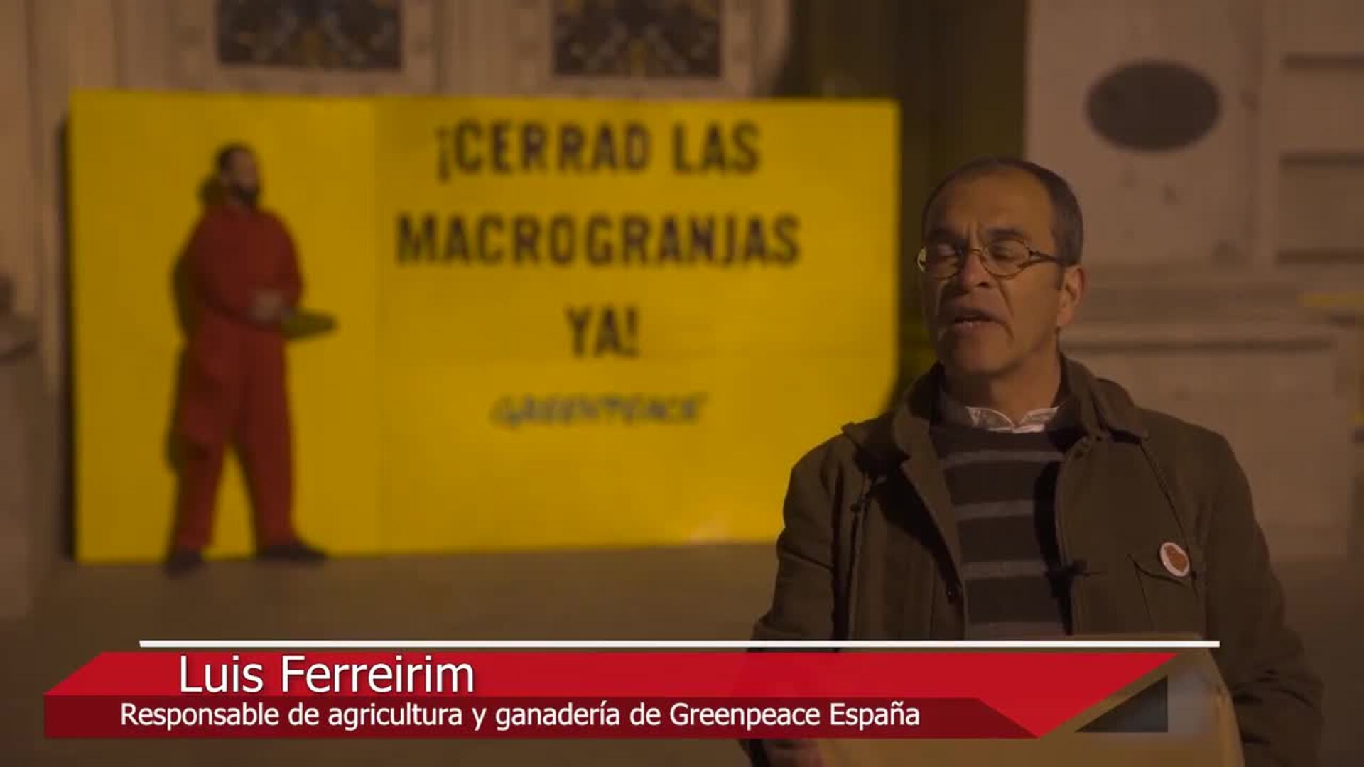 Greenpeace bloquea accesos a Agricultura en protesta por las macrogranjas